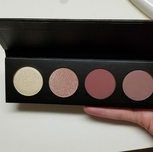 Brand new Younique pressed powder quad palette